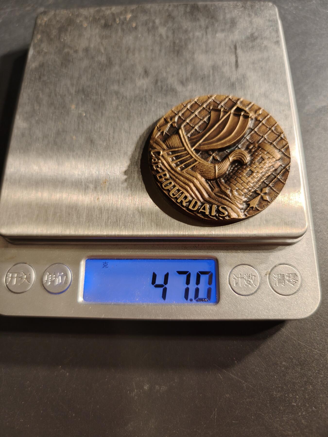 老王徽章第158期 法国布尔代上校大铜章    高浮雕    直径45mm.   重量47g