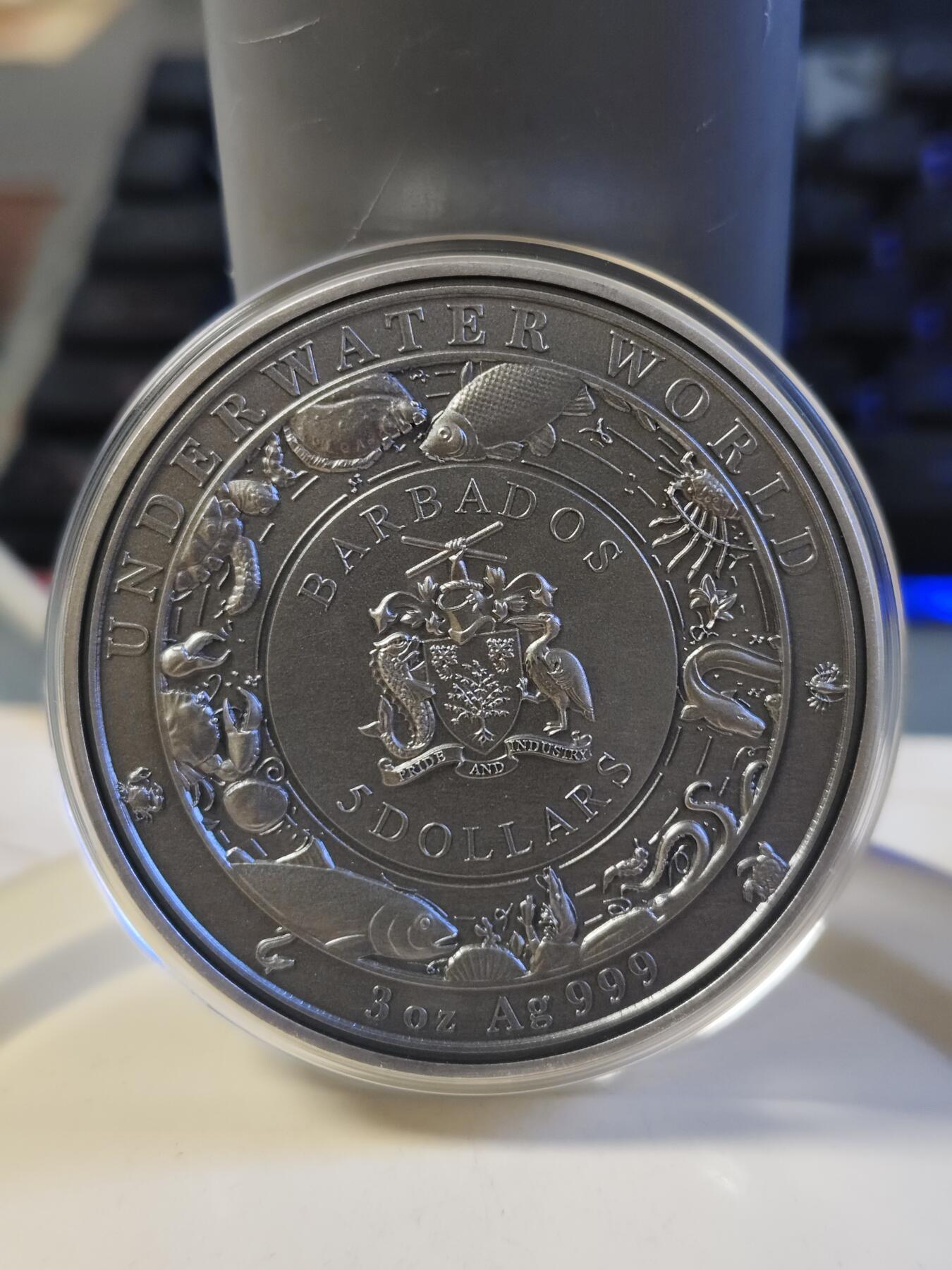 第179期拍卖【长期征集拍品】 巴巴多斯2019海底世界系列3海豚镶透明珐琅银币，999银，发行999枚