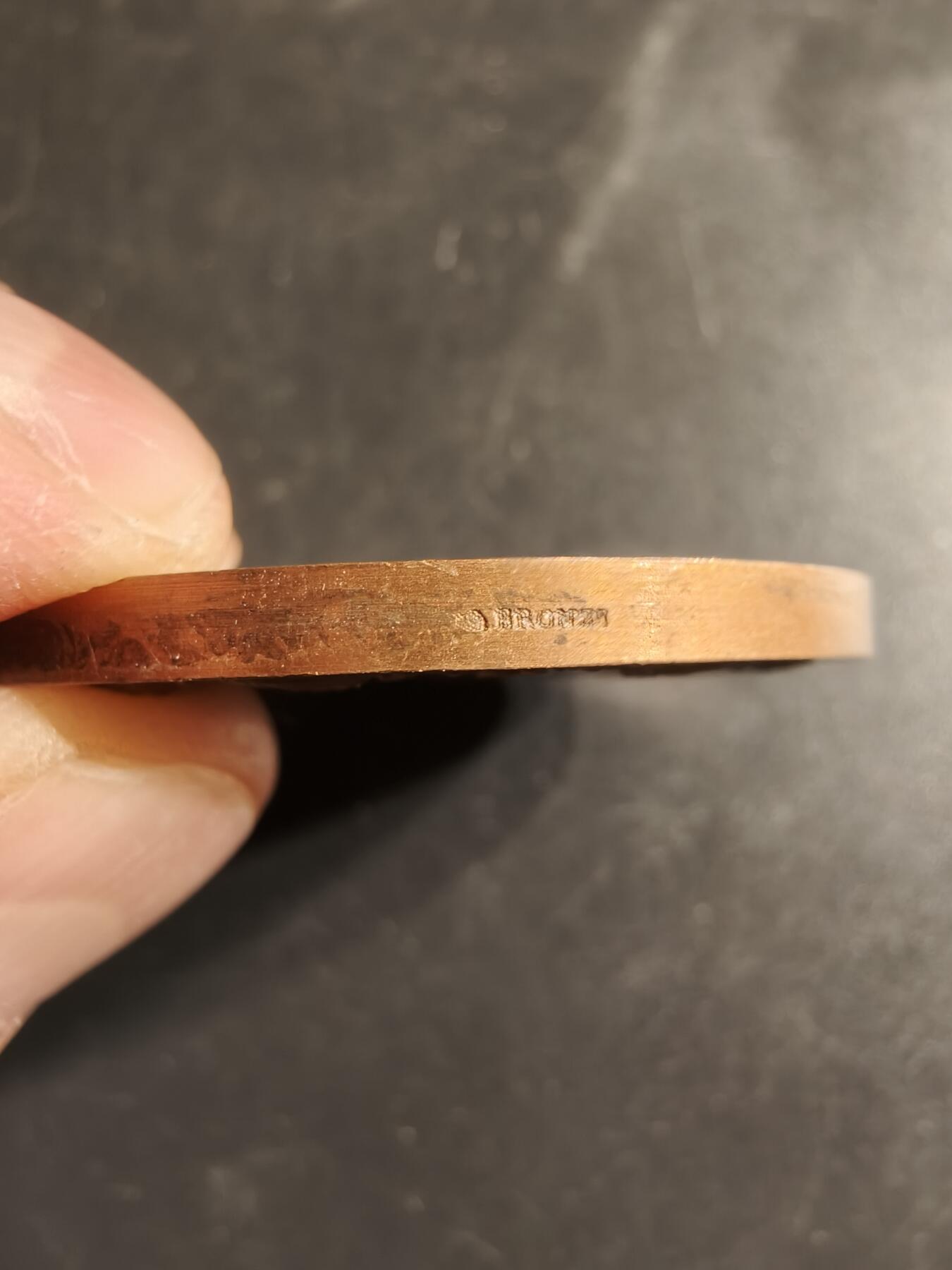 老王徽章第158期 法国坐姿玛丽安娜大铜章     直径45mm.    重量46.8g