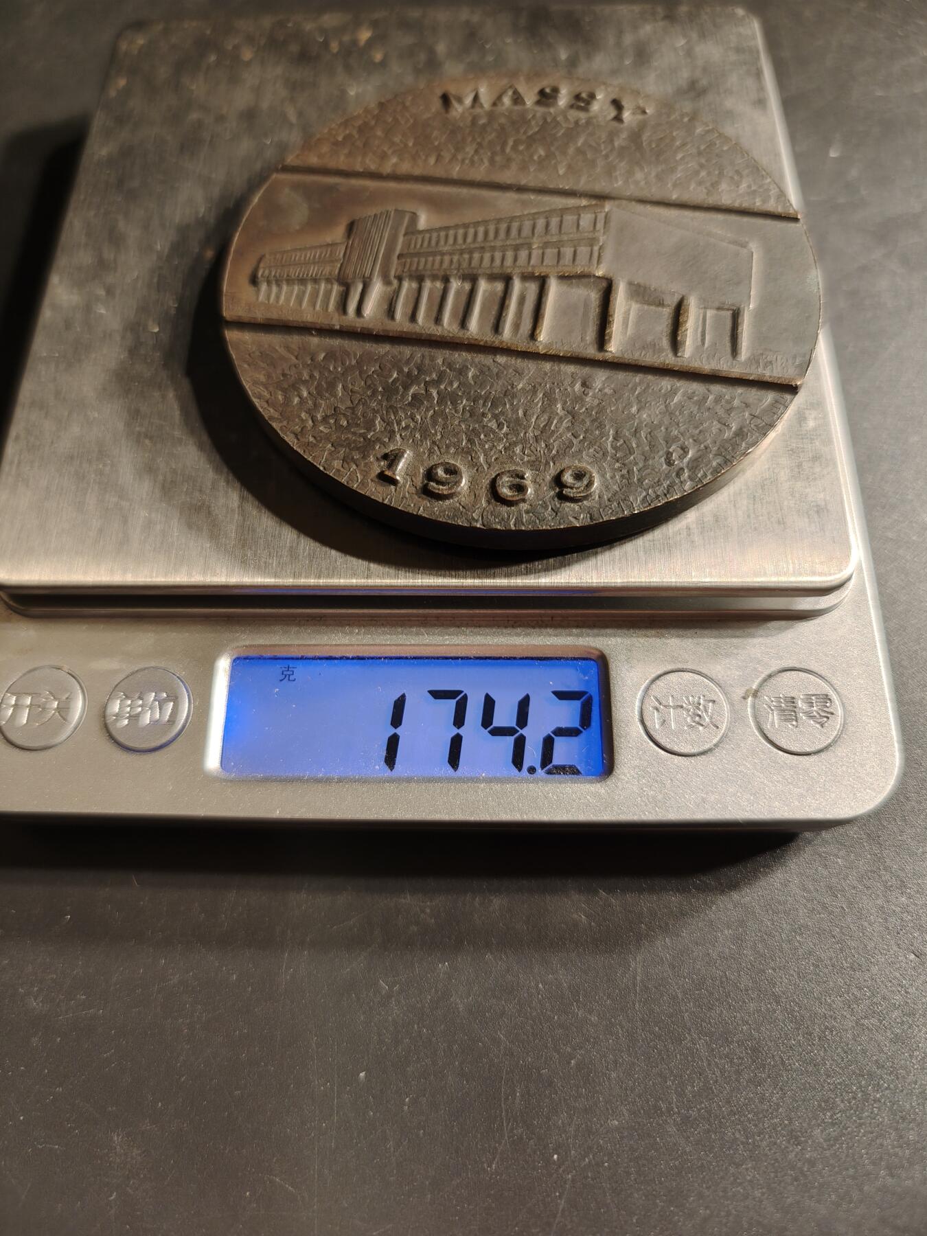 老王徽章第158期 英国利洁时公司大铜章    直径72mm.   重量174.2g