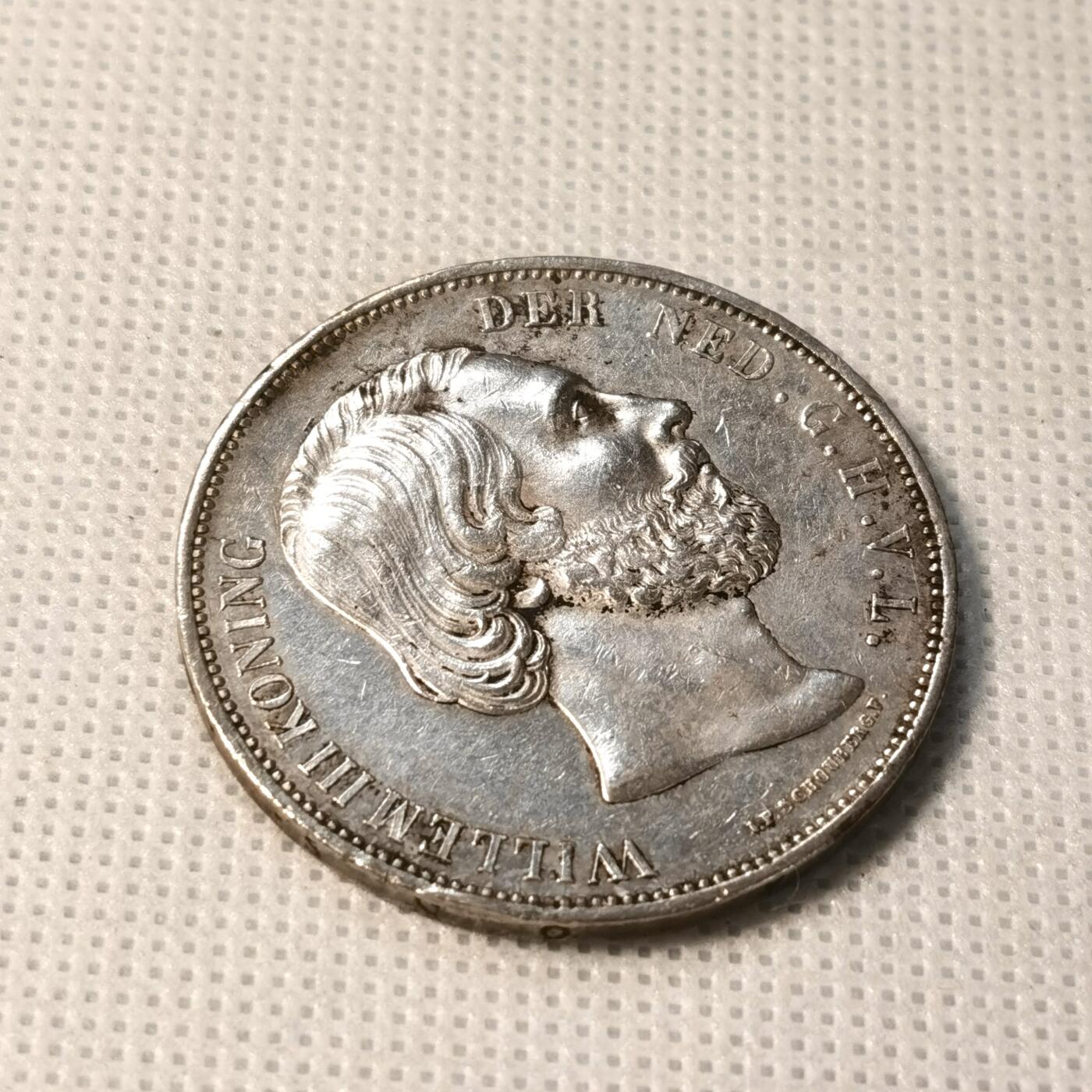 甄臻铺-世界币章拍卖（第36期），送拍享返佣金等优惠多多 荷兰1874年2.5盾大银币 945银 威廉三世 头发胡须清晰 细节不错