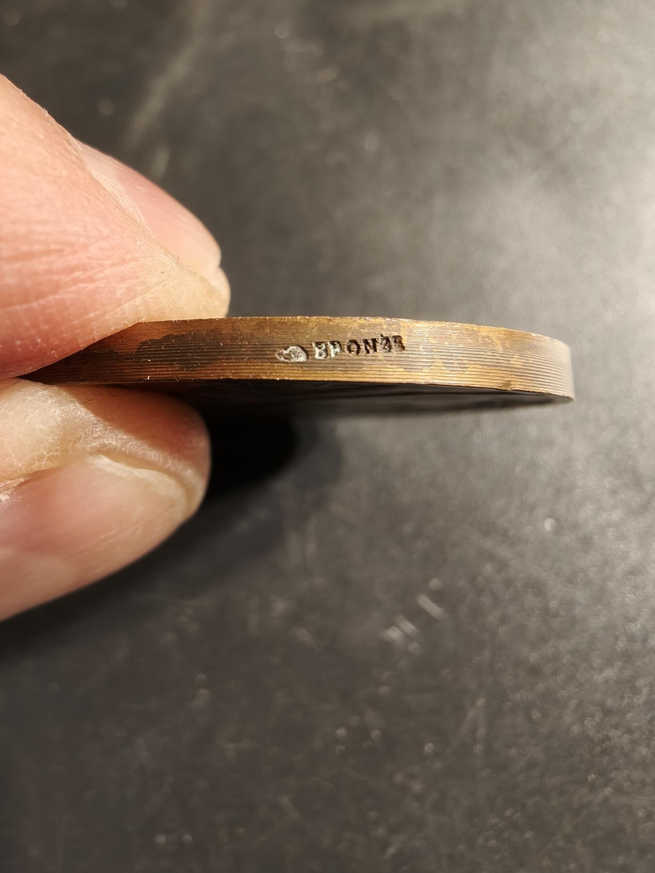老王徽章第158期 法国体育教育国务秘书赠大铜章    直径36mm.   重量24.3g