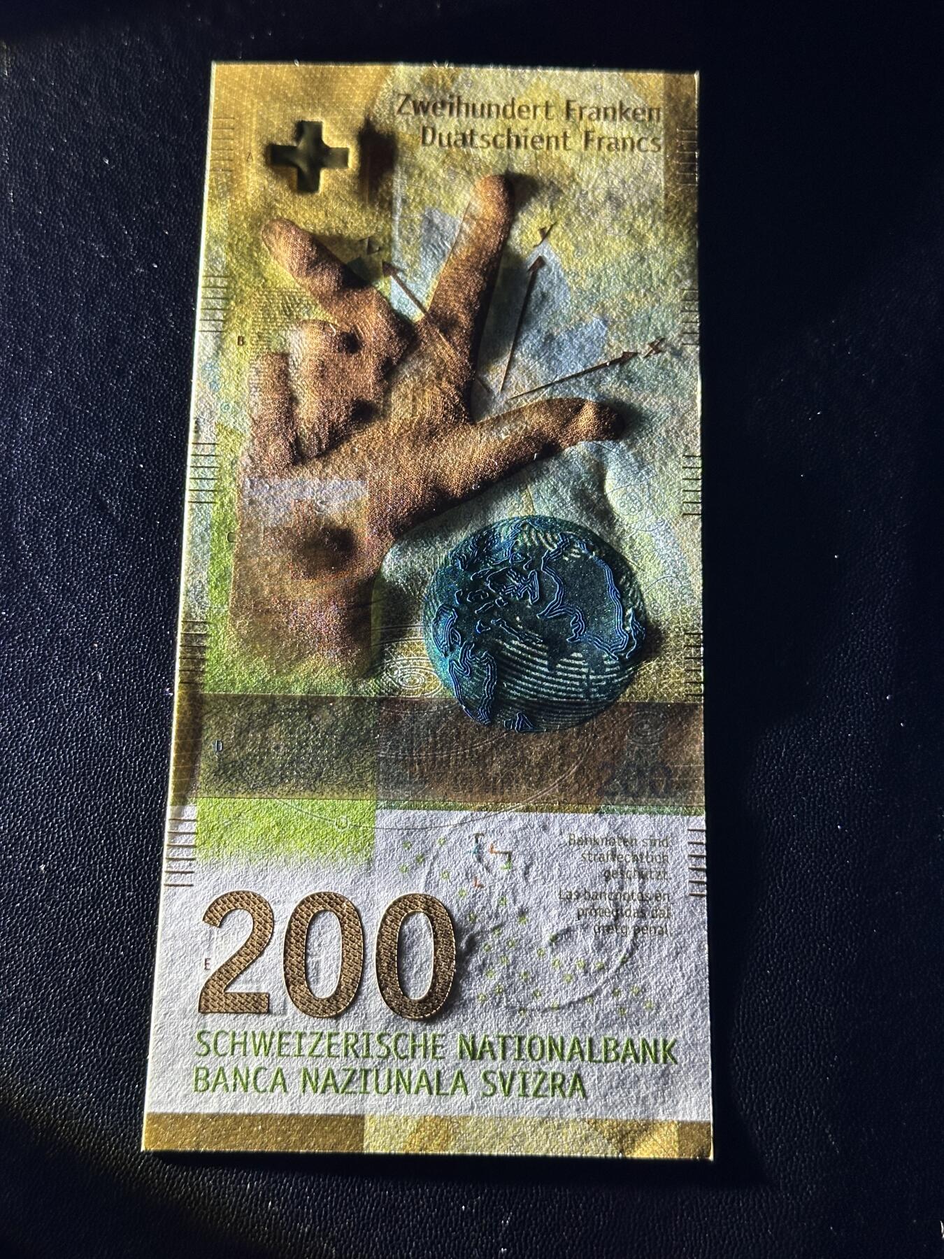 《外钞收藏家》第五百七十八期（热门品种好货场）（本平台长期征集拍品、欢迎藏友们联系合作） 2016年瑞士手版200法郎 全新 一个角轻微不绝