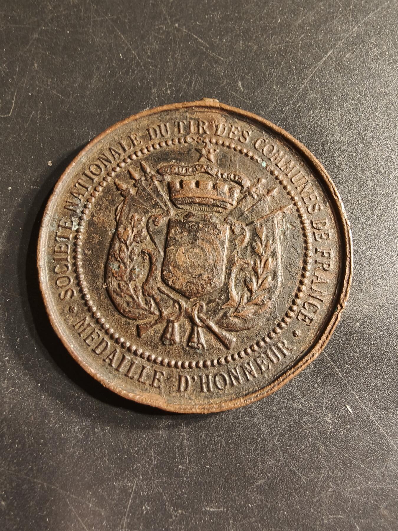 老王徽章第158期 法国国家射击协会大尺寸奖章    直径50mm.   重量45.3g