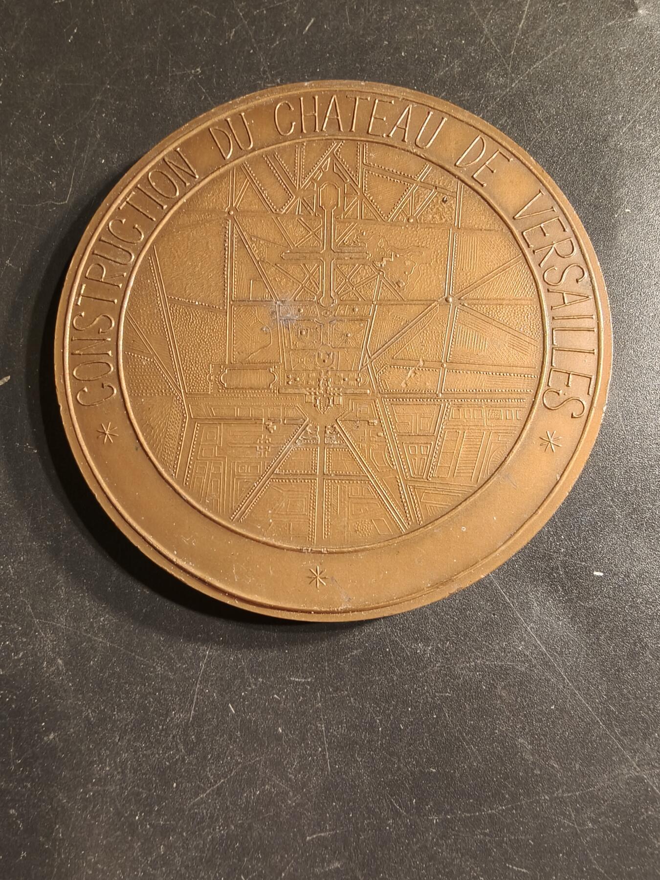 老王徽章第158期 法国凡尔赛宫扩建大铜章     直径70mm.   重量183.5g
