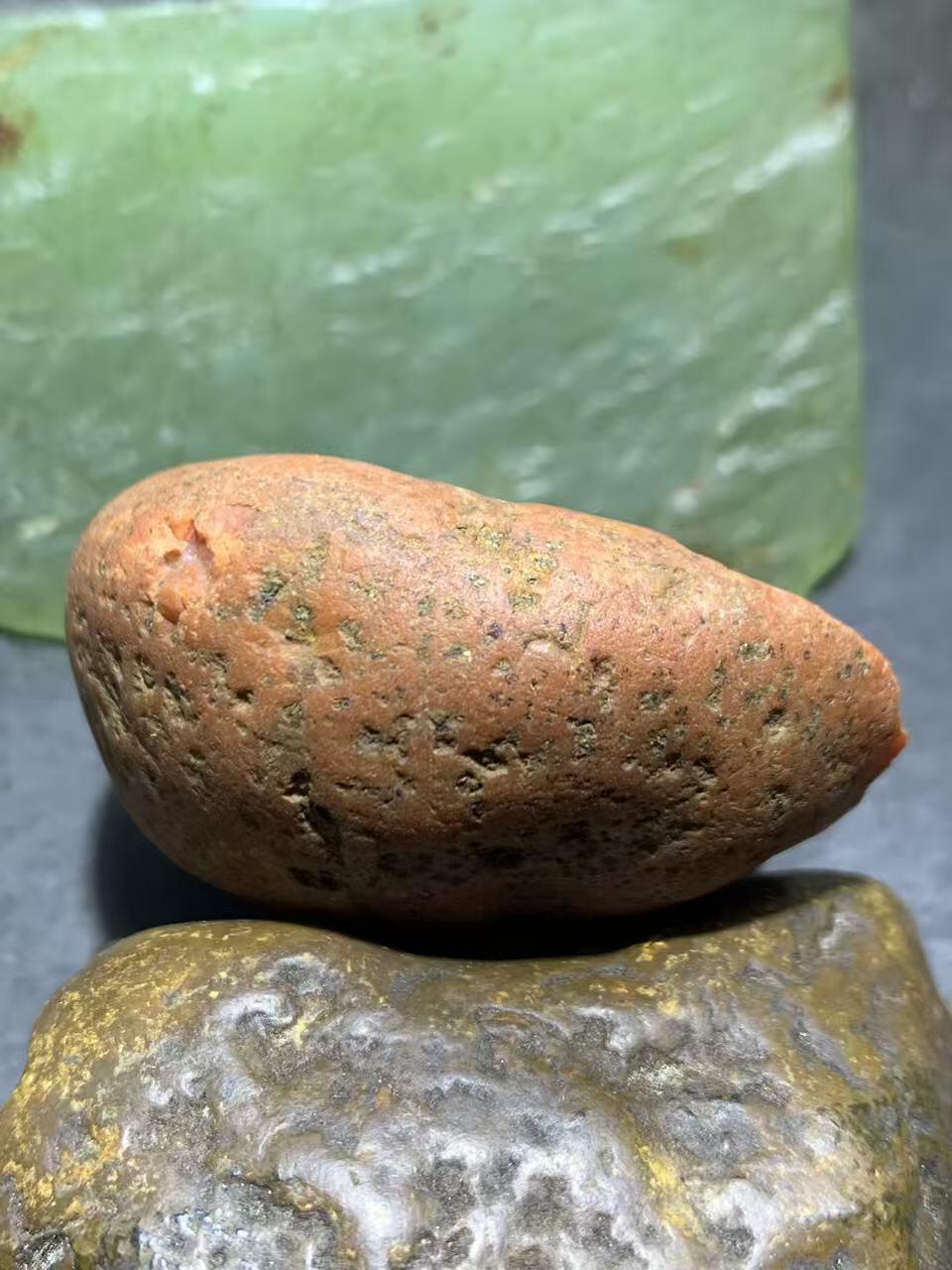 精美柿子红皮开窗料红白南红玛瑙原石一颗，