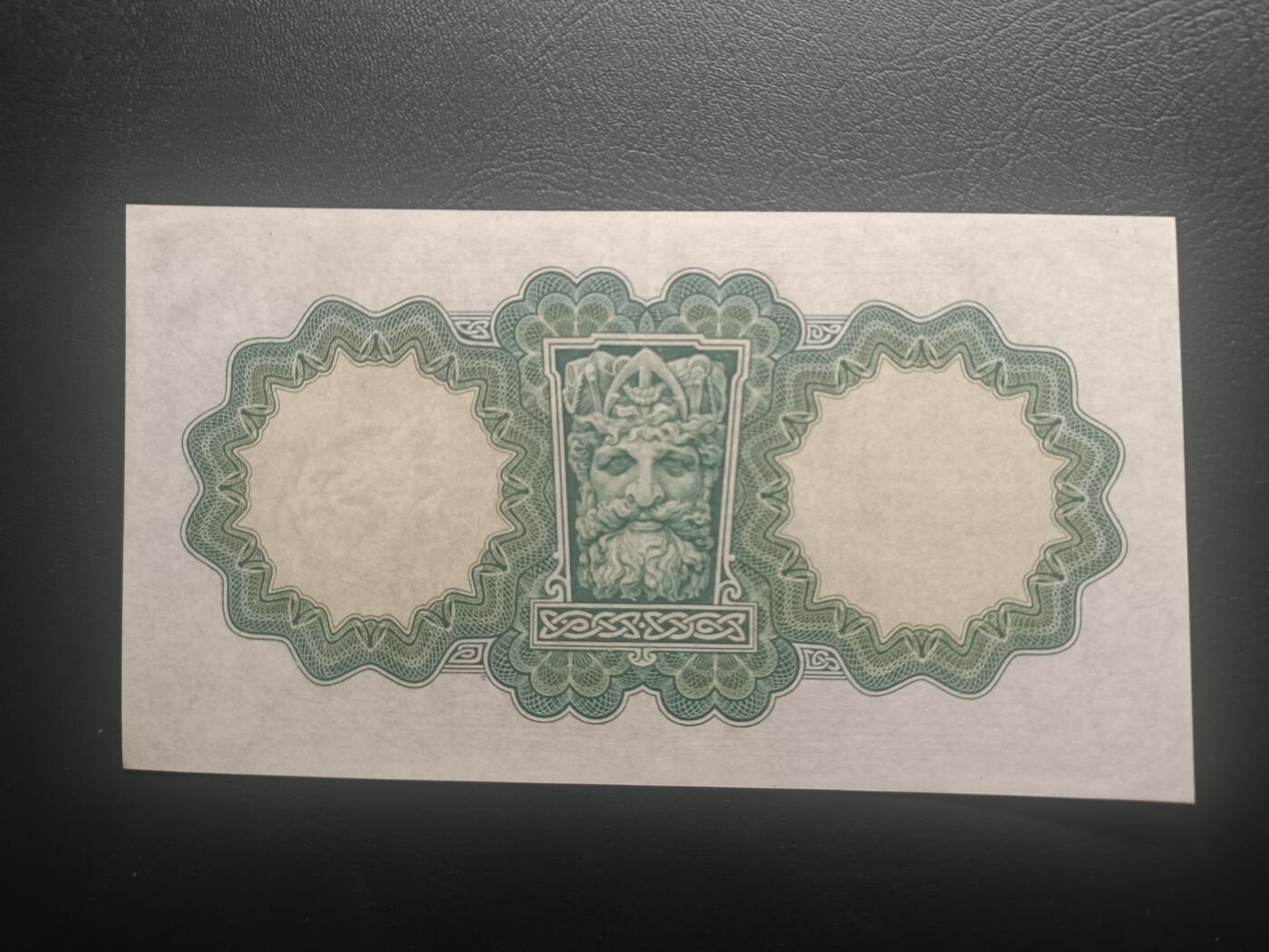 2025十月第三期，总197期 爱尔兰1941年1镑UNC-，二战期间加盖有紧急识别码，早期下方有英爱两国货币互换协议的版本，爱尔兰人格化象征“拉维利夫人”