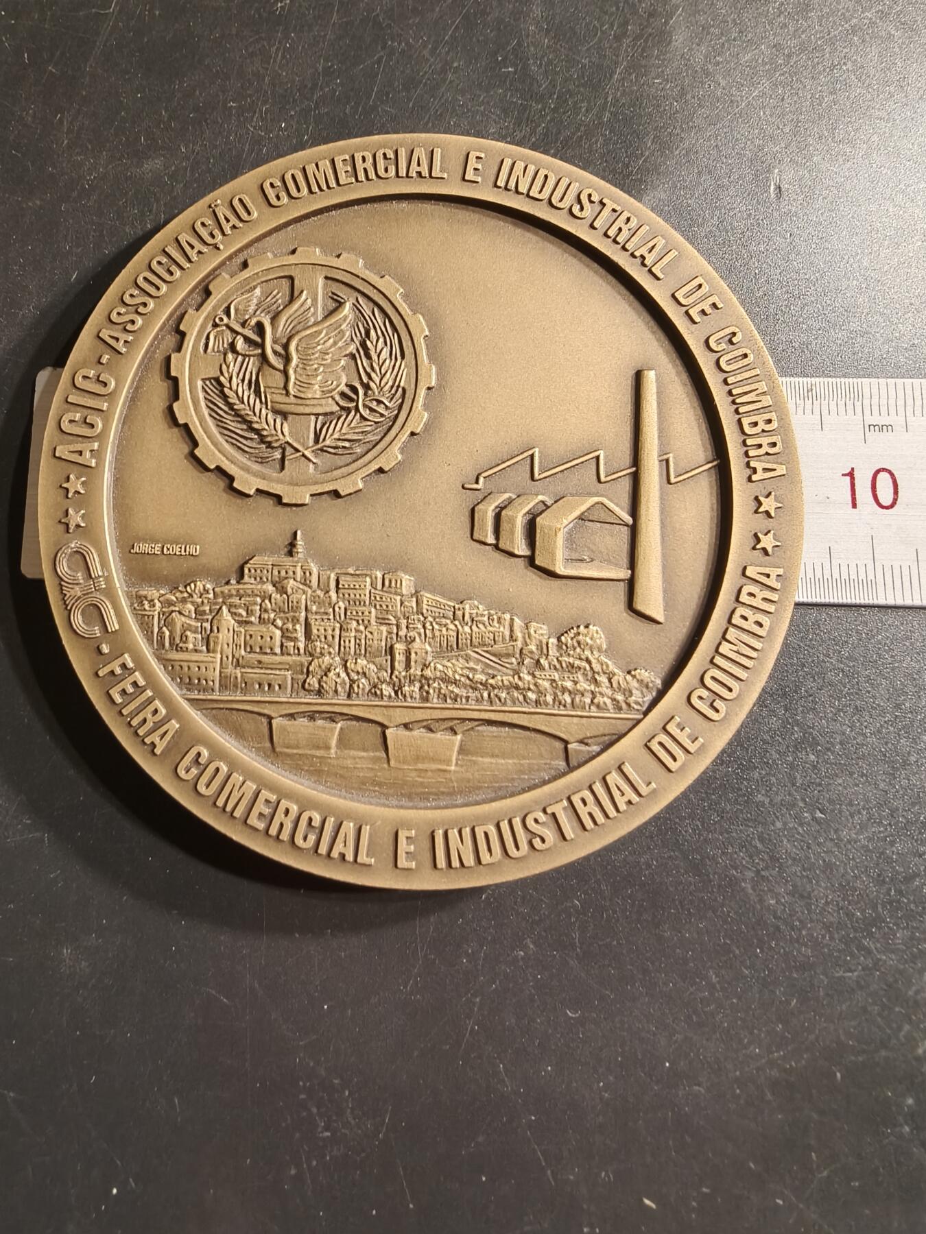 老王徽章第158期 葡萄牙科英布拉工商业博览会大铜章    直径90mm.   重量233.9g