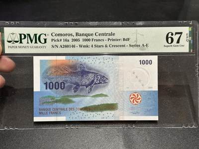 《外钞收藏家》第五百七十八期（热门品种好货场）（本平台长期征集拍品、欢迎藏友们联系合作） - 2005年科摩罗1000法郎 PMG67 A冠 获奖钞
