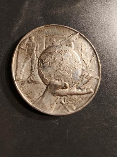 老王徽章第158期 - 法国小日报镀银大铜章    直径50mm.   重量49.9g