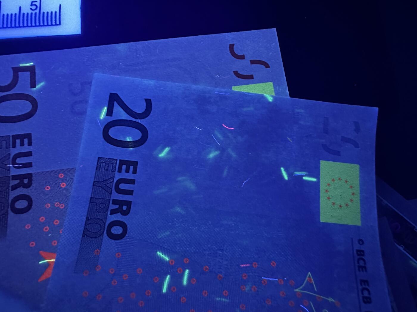 《外钞收藏家》第五百七十八期（热门品种好货场）（本平台长期征集拍品、欢迎藏友们联系合作） 一签、二签、三签5-50欧元 四张一起 全新 有两张边角荧光轻微不绝