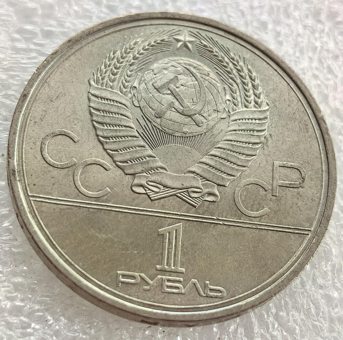 外国优质纪念币银币，周六晚上九点倒数截拍，满百包邮，可寄存半年，喜欢朋友微信扫描二维码可直接参拍
