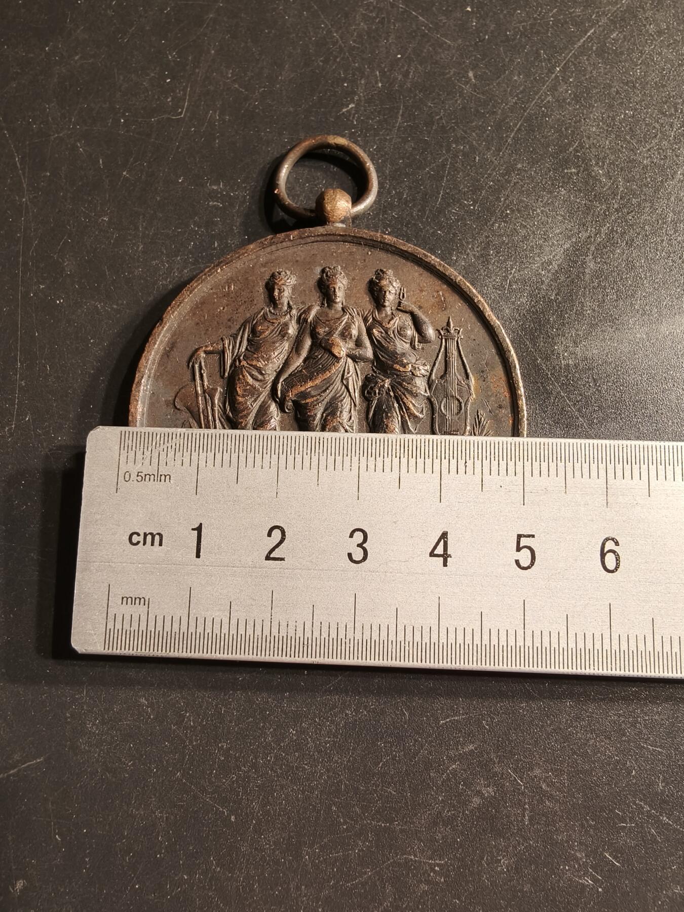 老王徽章第158期 法国大尺寸铜质奖章     直径50mm.   重量53.6g