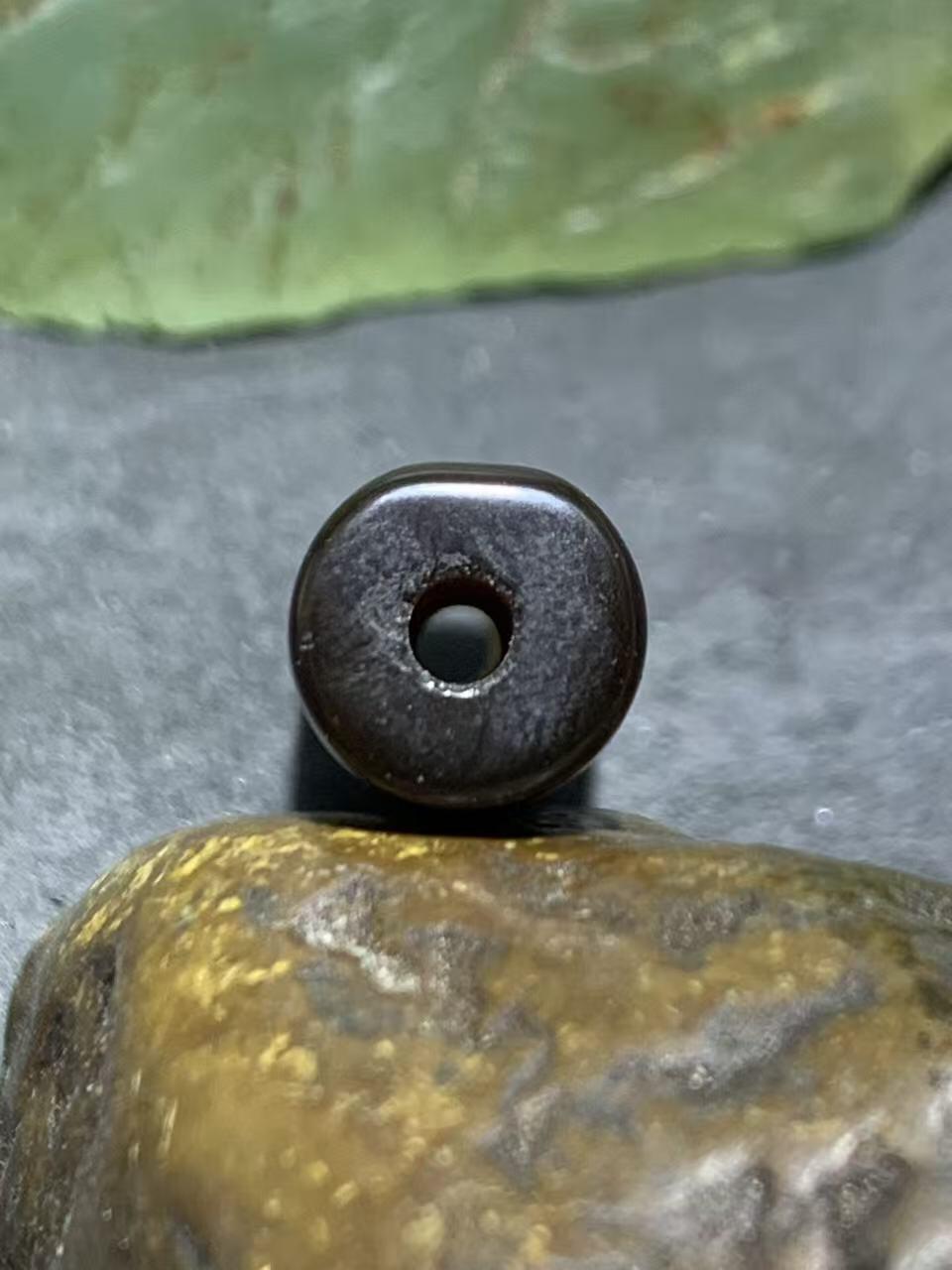 药师玛瑙直桶随形桶珠一颗，，