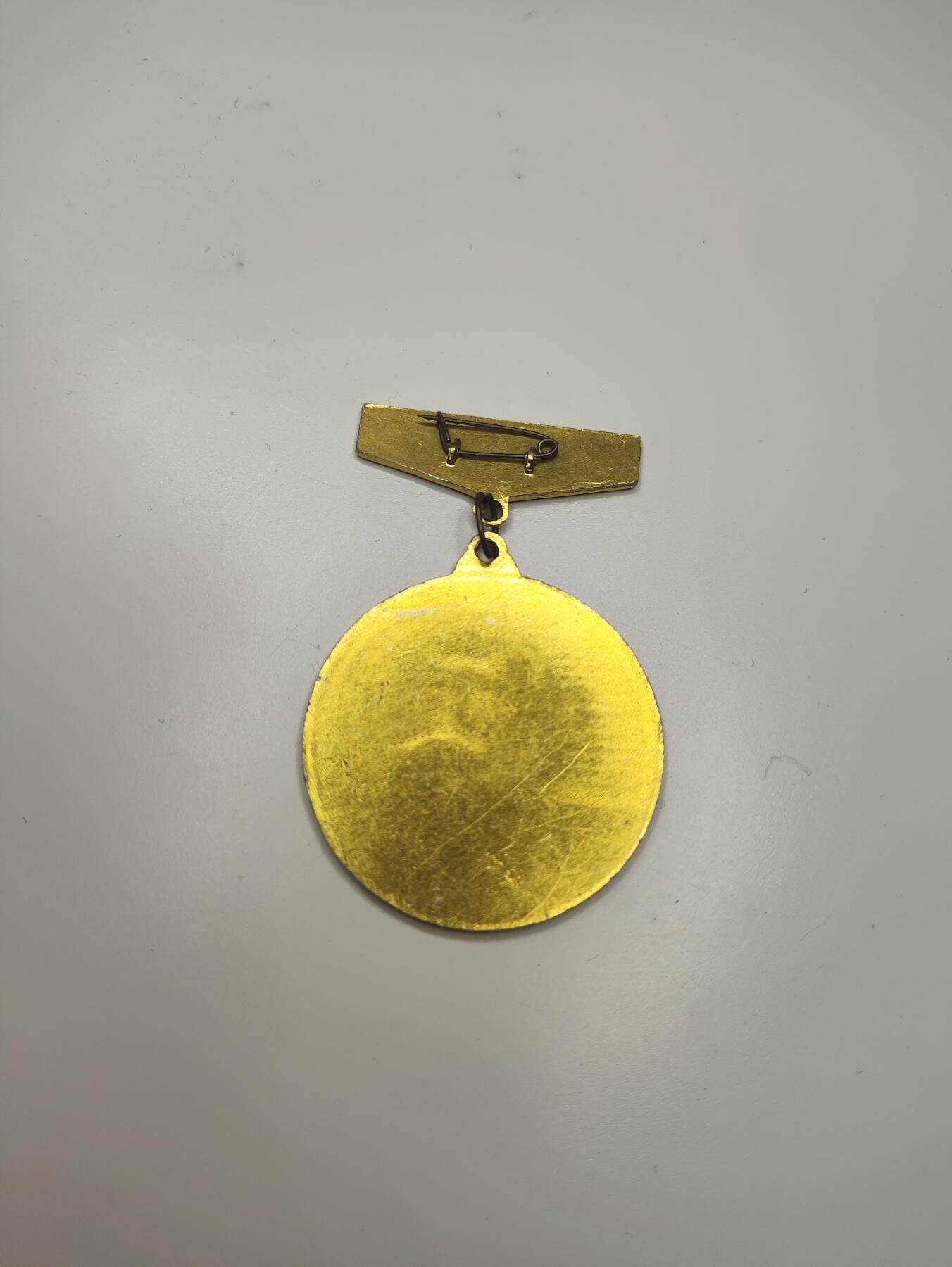新时代收藏徽章红藏拍卖(第二十七场)  徽章纸品证书杂项 少先队雏鹰奖章 带体育之心勋条