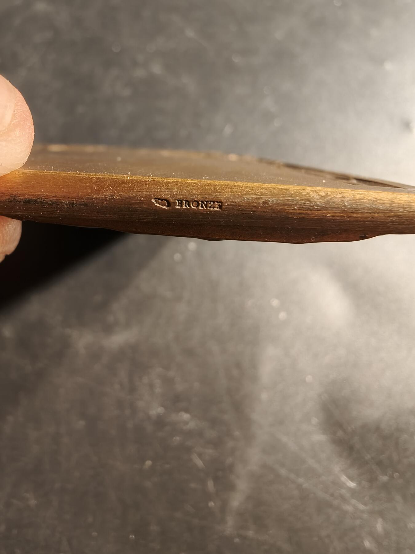 老王徽章第158期 法国洛林方形大铜章    大师普鲁多姆名作    尺寸70×48mm.   重量131g