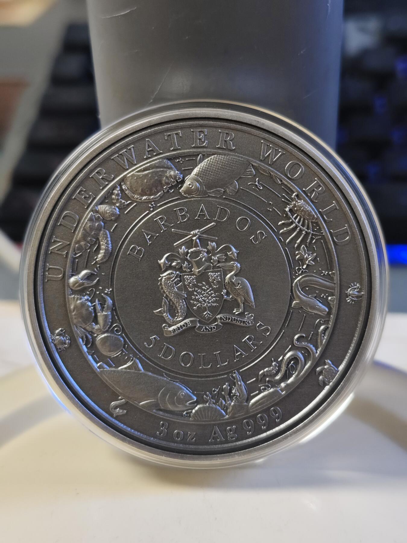 第179期拍卖【长期征集拍品】 巴巴多斯2019海底世界系列3海豚镶透明珐琅银币，999银，发行999枚