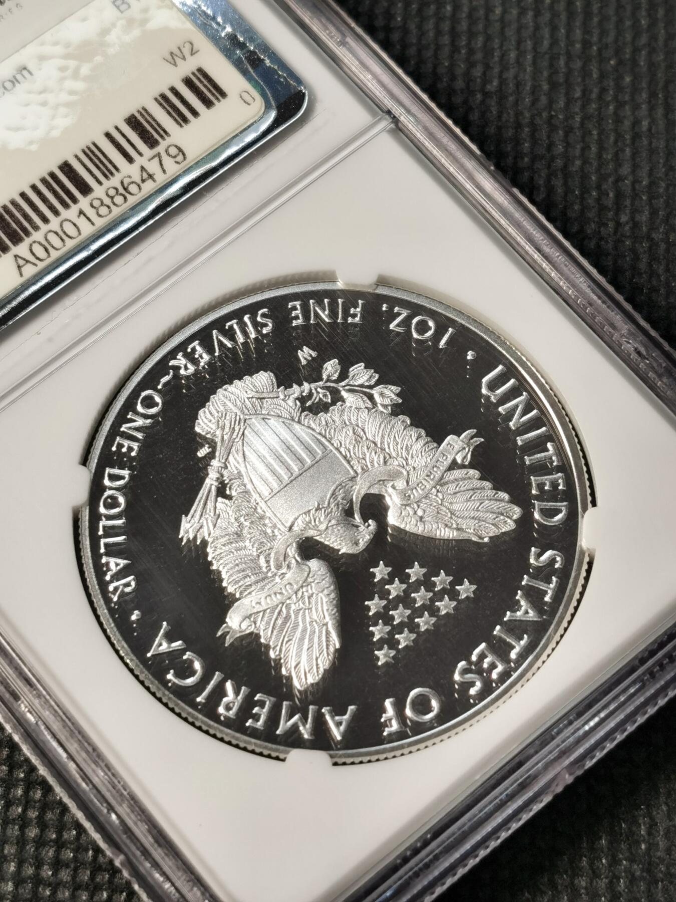甄臻铺-世界币章拍卖（第36期），送拍享返佣金等优惠多多 NGC PF70UC 美国2018年W版行走女神1美元鹰洋精制银币，带巅峰收藏系列金色贴纸