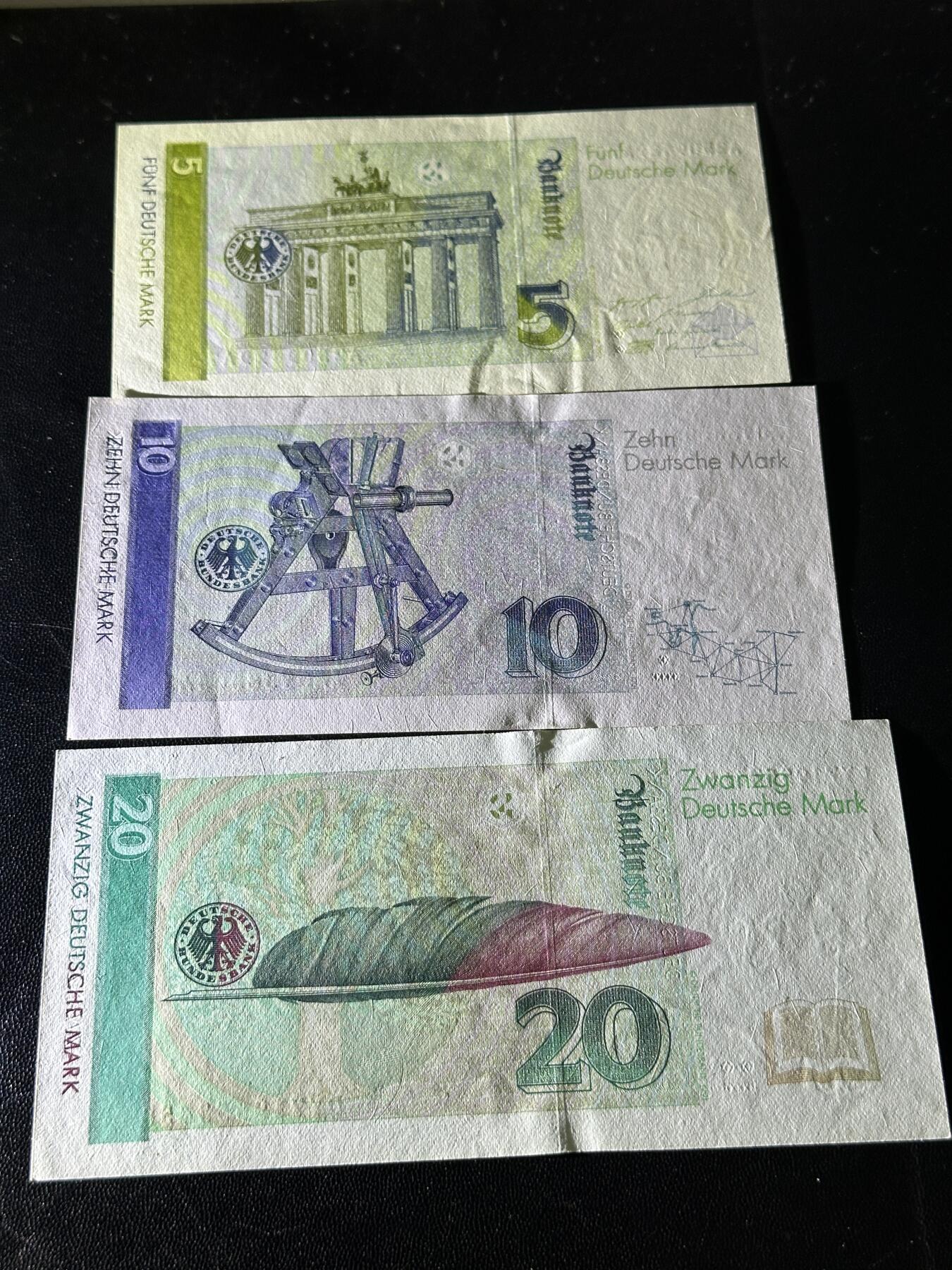 《外钞收藏家》第五百七十八期（热门品种好货场）（本平台长期征集拍品、欢迎藏友们联系合作） 德国末版5、10、20马克 3张一起 全新UNC 一张AA冠 一张补号