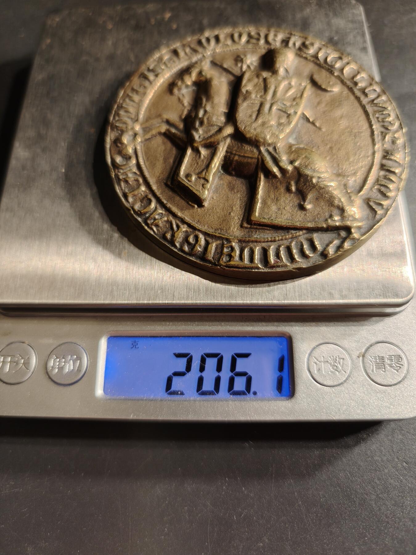 老王徽章第158期 西班牙中世纪骑士主题大铜章     高浮雕     直径68mm.   重量206.1g