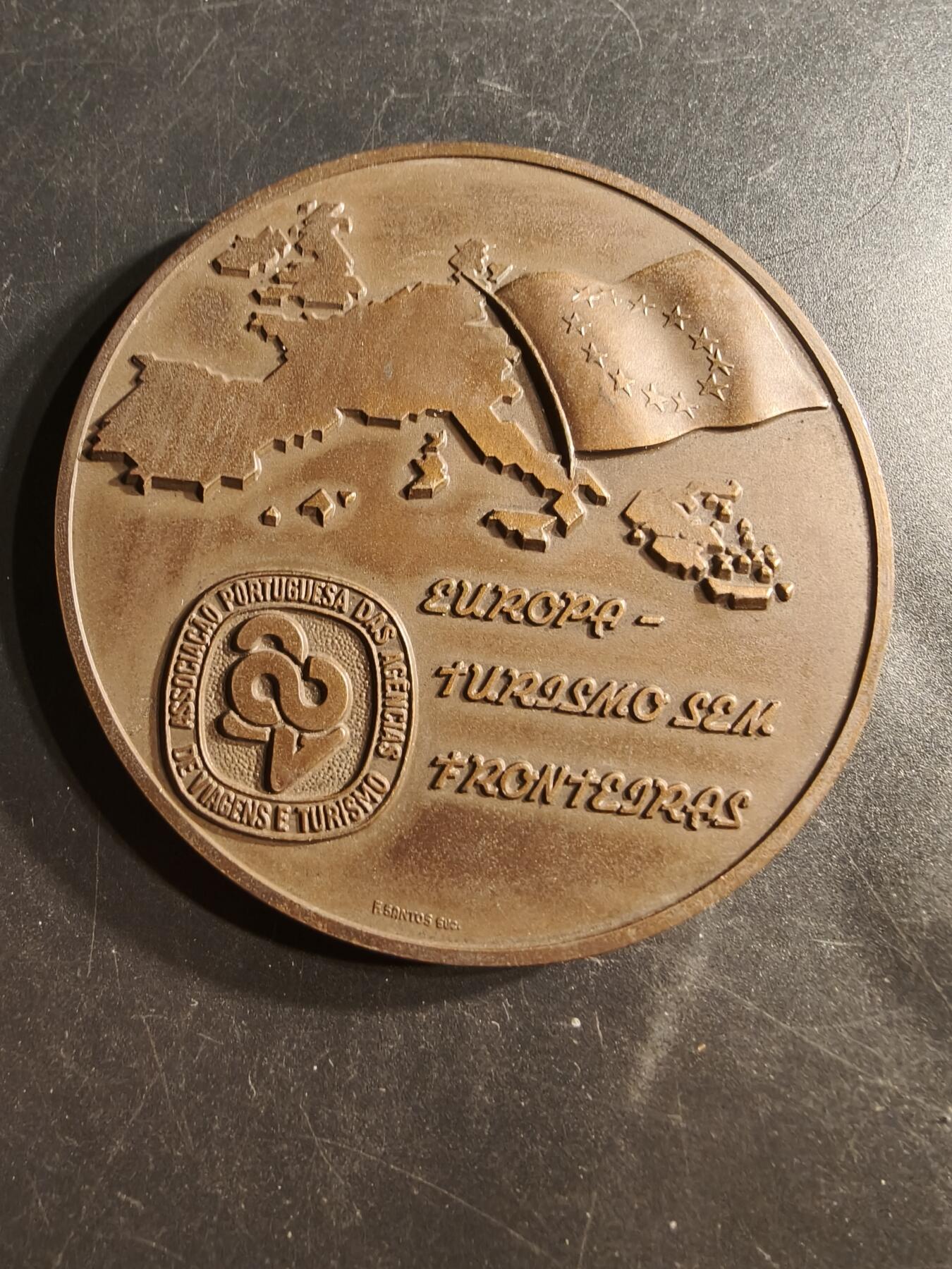 老王徽章第158期 葡萄牙第十二届全国旅行社和旅游大会     直径78mm.   重量194.6g