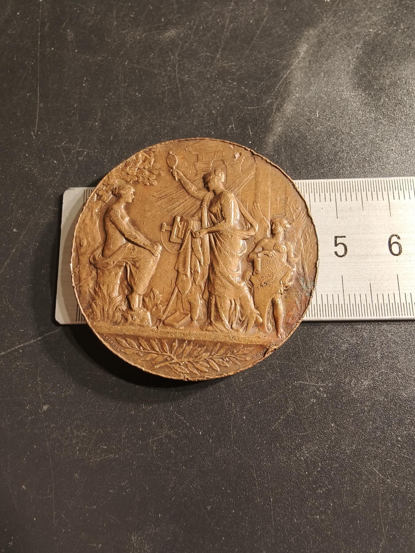 老王徽章第158期 法国艺术与科学大铜章    大师夏普兰作品    直径45mm.   重量45.6g