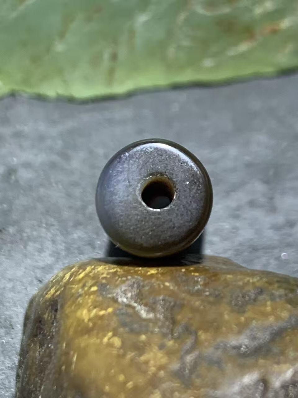 药师玛瑙直桶随形桶珠一颗，，