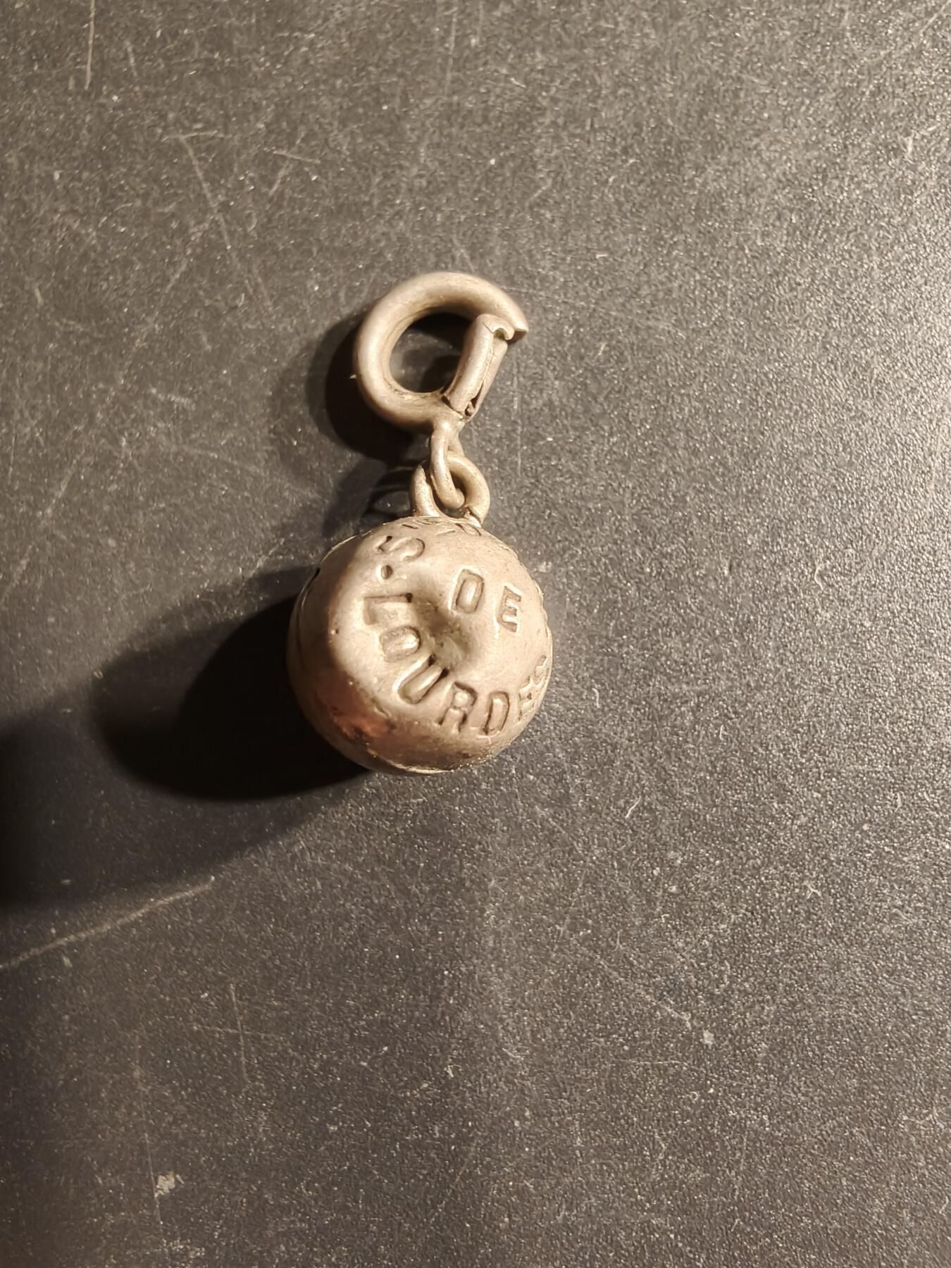 老王徽章第158期 法国天主教会纪念章    银质1.6g