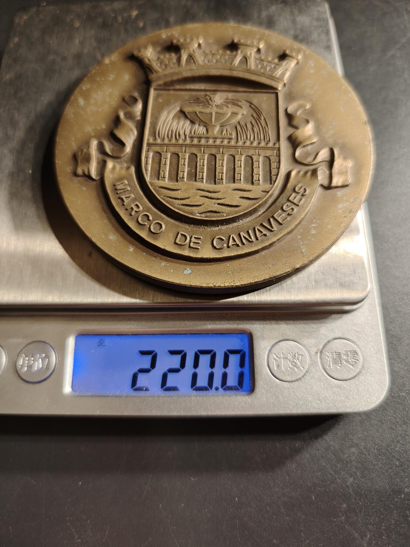 老王徽章第158期 葡萄牙马尔科德卡纳维泽斯市大铜章     直径78mm.   重量220g