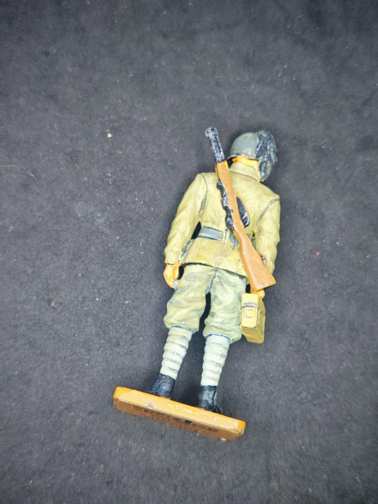 凯旋世界勋赏（第19期）（欢迎送拍）（对拍品有疑问请询问客服，不接受到手刀，出价默认拍品品相。请认真阅读拍卖规则！出价默认已认可！）（收到货请录制开箱视频，无视频概不处理问题。） 意大利“Bersagliere（狙击兵/神射手部队）第1营下士”，时代为1944年  - 出品方：Del Prado（西班牙军事模型收藏品牌）  - 系列属性：属于“两次世界大战士兵”收藏系列