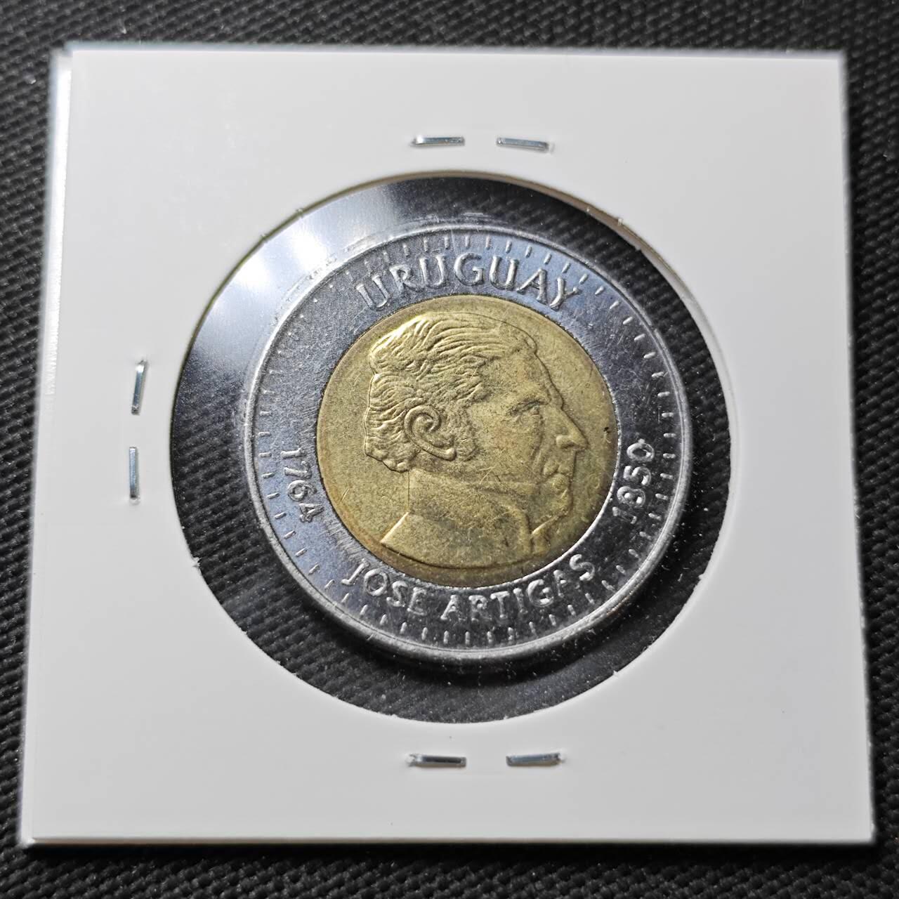 KK钱币收藏小铺  第358场  2月预留时间 周末发货  2000乌拉圭10比索双色币 纪念币