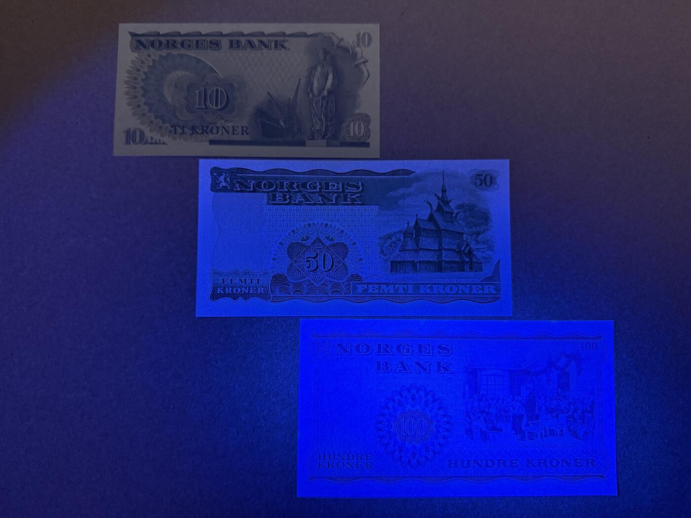 《艾美收藏》第217期-10.26周日外币精品 挪威10、50、100克朗3张 UNC 全部无4