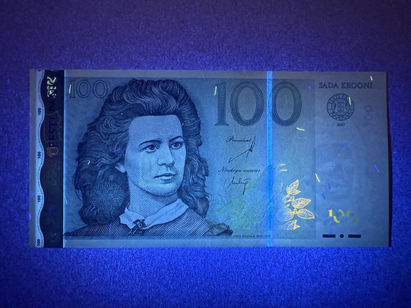 《艾美收藏》第217期-10.26周日外币精品 爱沙尼亚100克朗 UNC 2007年 爱沙尼亚诗人科伊杜娜 边缘轻微荧光