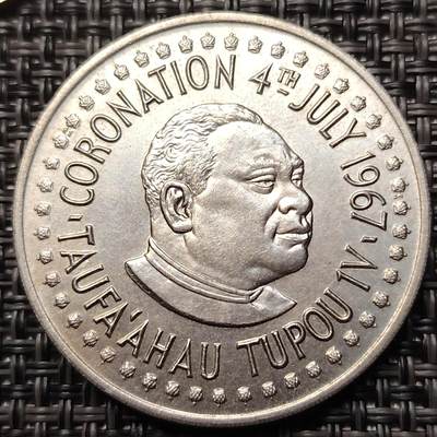 布加迪🐬～世界钱币(上海)🌾第 254 期 /  各国套币和散币 - 汤加🇹🇴 1967年 50分 国王图普四世加冕纪念币 34.5mm