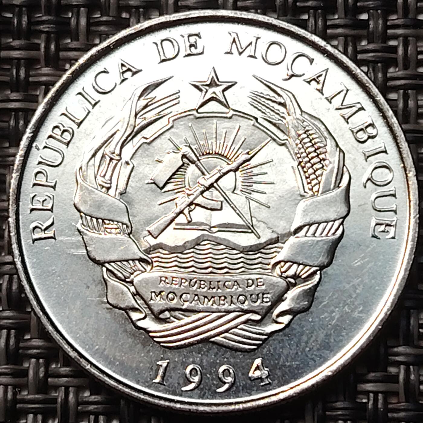 布加迪🐬～世界钱币(上海)🌾第 263 期 /  各国套币和散币 莫桑比克🇲🇿 1994年 国徽版 100梅蒂卡尔 ~C5