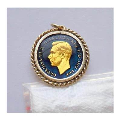 纯手工 英国二战1942年 乔治六世珐琅彩镀金高浮雕精制币章吊坠 25MM - 纯手工 英国二战1942年 乔治六世珐琅彩镀金高浮雕精制币章吊坠 25MM