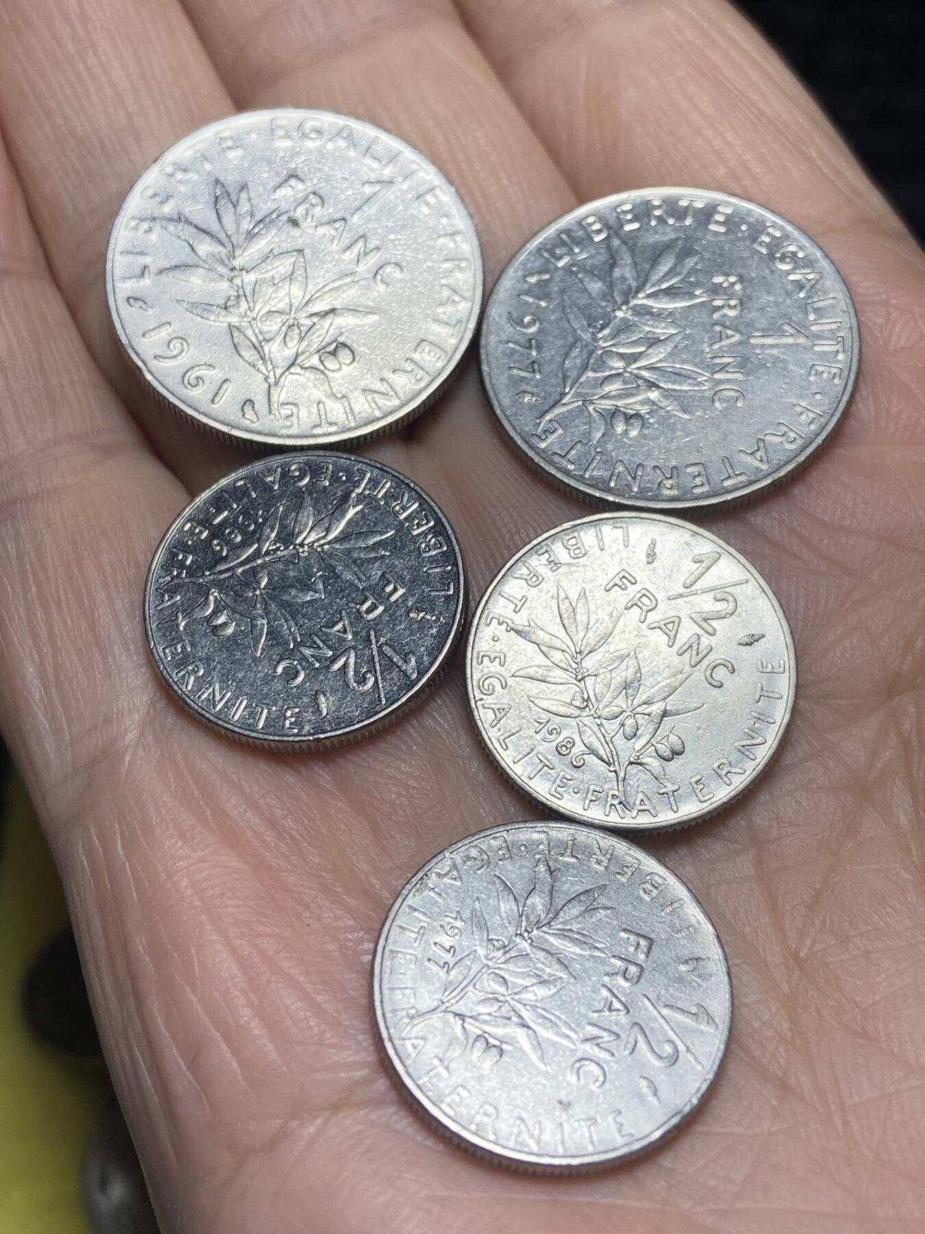 2025年第一百一十六场(总第一百四十二场）外国好品散币(免佣金) 法国🇫🇷5枚：1961年1977年1法郎，1986年1977年1/2法郎
