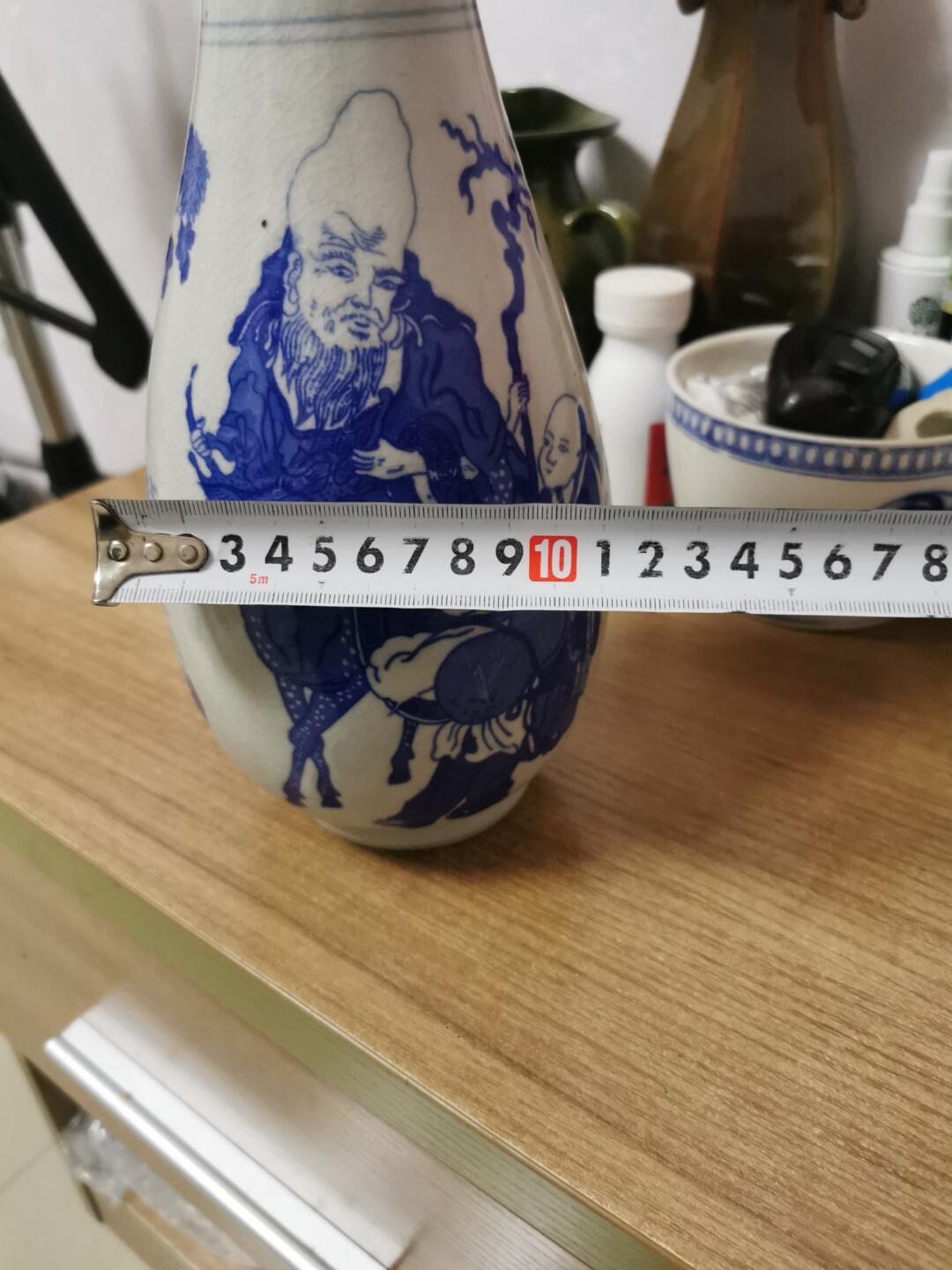 青花人物花瓶