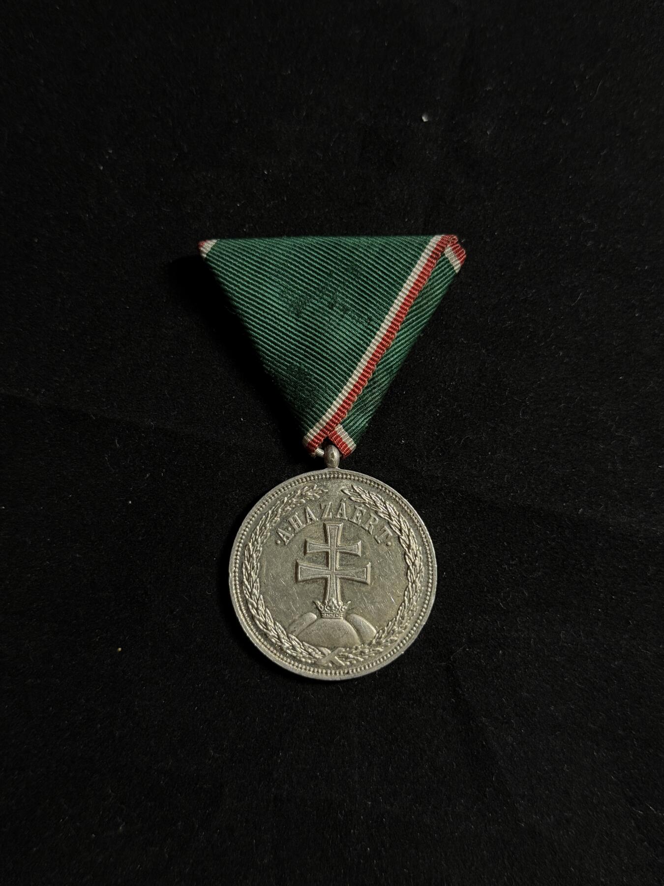 戎马世界章牌大赏第107期 匈牙利王国银级功勋勋章（军事版），于1922年被霍尔蒂设立，国内少见