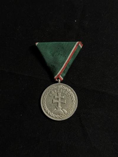 戎马世界章牌大赏第107期 - 匈牙利王国银级功勋勋章（军事版），于1922年被霍尔蒂设立，国内少见