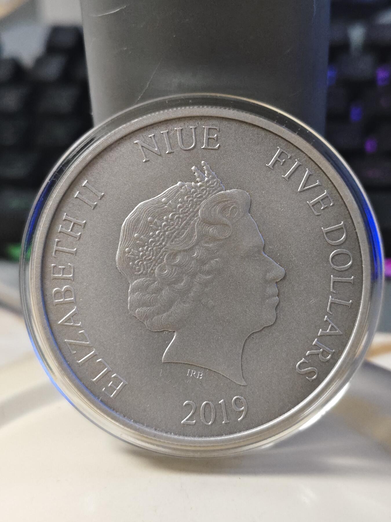 第179期拍卖【长期征集拍品】 纽埃2019年龙的传说系列中国龙2盎司纪念彩色银币，999银，发行2000枚