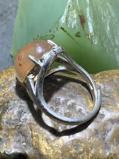 精美罕见川料南红玛瑙荔枝冻漂柿子红草花纹活口戒指一枚， 精美罕见川料南红玛瑙荔枝冻漂柿子红草花纹活口戒指一枚，