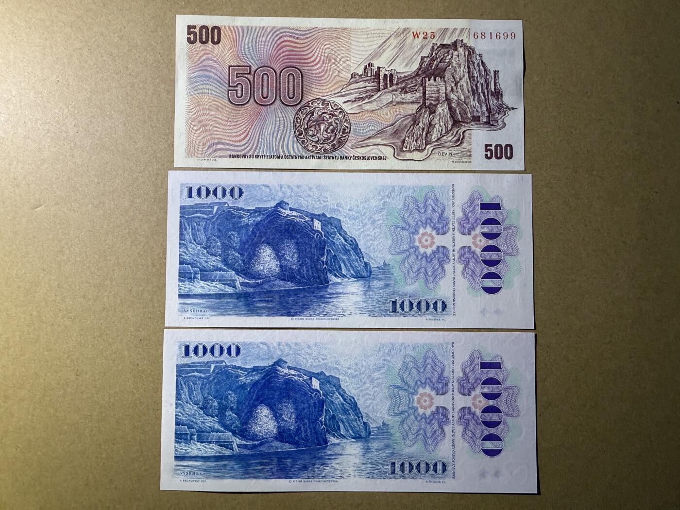 《艾美收藏》第217期-10.26周日外币精品 捷克500、1000、1000克朗3张 UNC 第一版纸币 1000的不同版本各1张 全部无4双尾