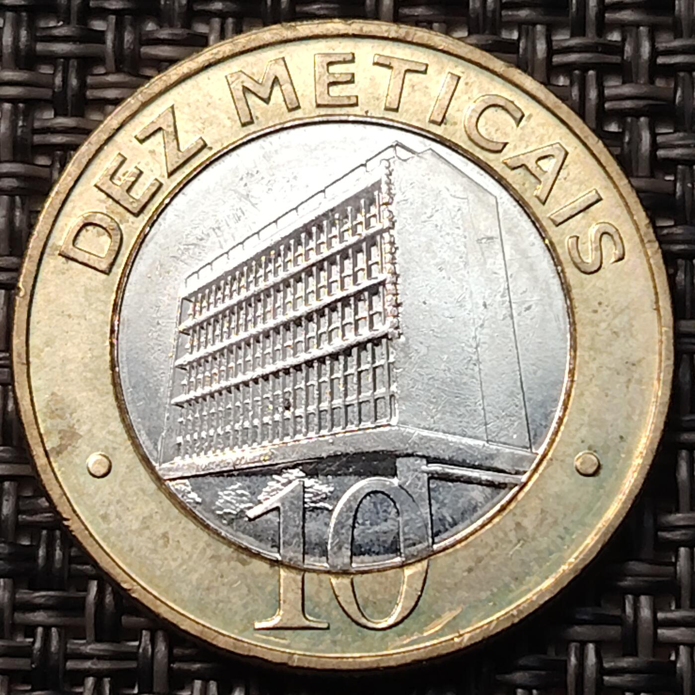 布加迪🐬～世界钱币(上海)🌾第 263 期 /  各国套币和散币 莫桑比克🇲🇿 2006年 10梅地卡 ~C5