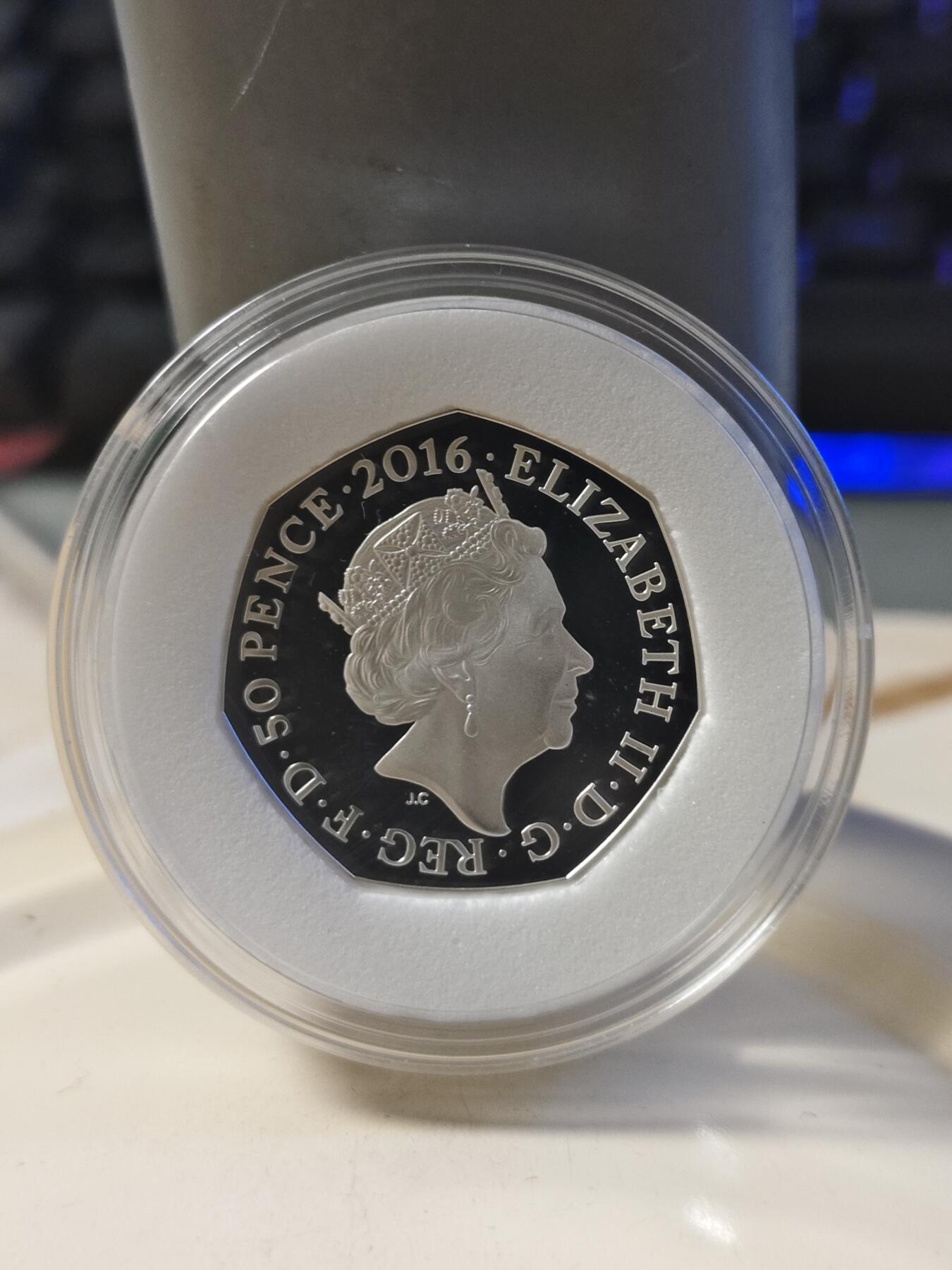 第179期拍卖【长期征集拍品】 英国2016年彼得兔150周年系列鼠纳特金纪念彩银币，925银，8克，发行15000枚