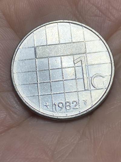 2025年第一百一十六场(总第一百四十二场）外国好品散币(免佣金) - 荷兰🇳🇱1982年1盾(贝娅特丽克丝女王，铁砧标)