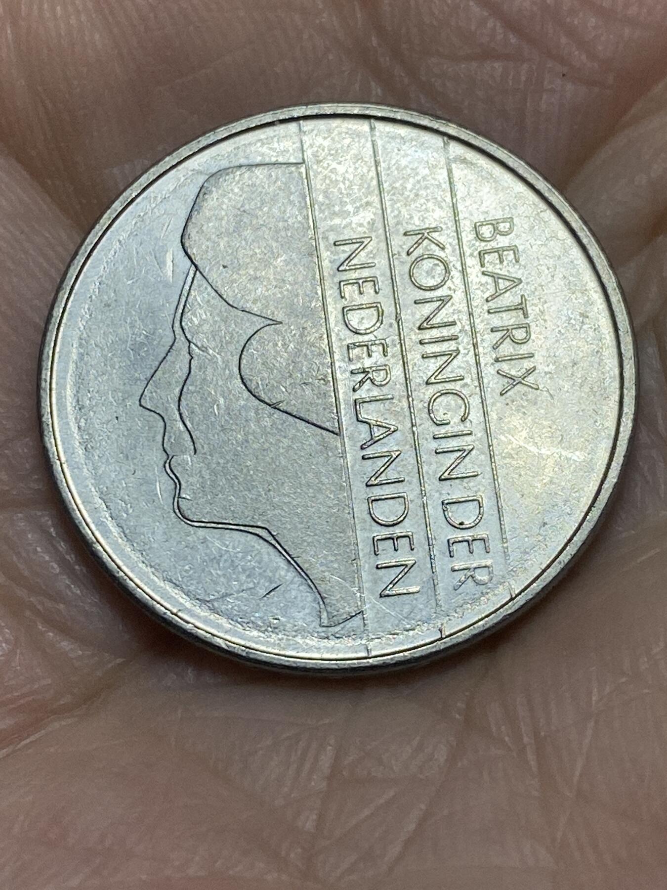 2025年第一百一十六场(总第一百四十二场）外国好品散币(免佣金) 荷兰🇳🇱1982年1盾(贝娅特丽克丝女王，铁砧标)