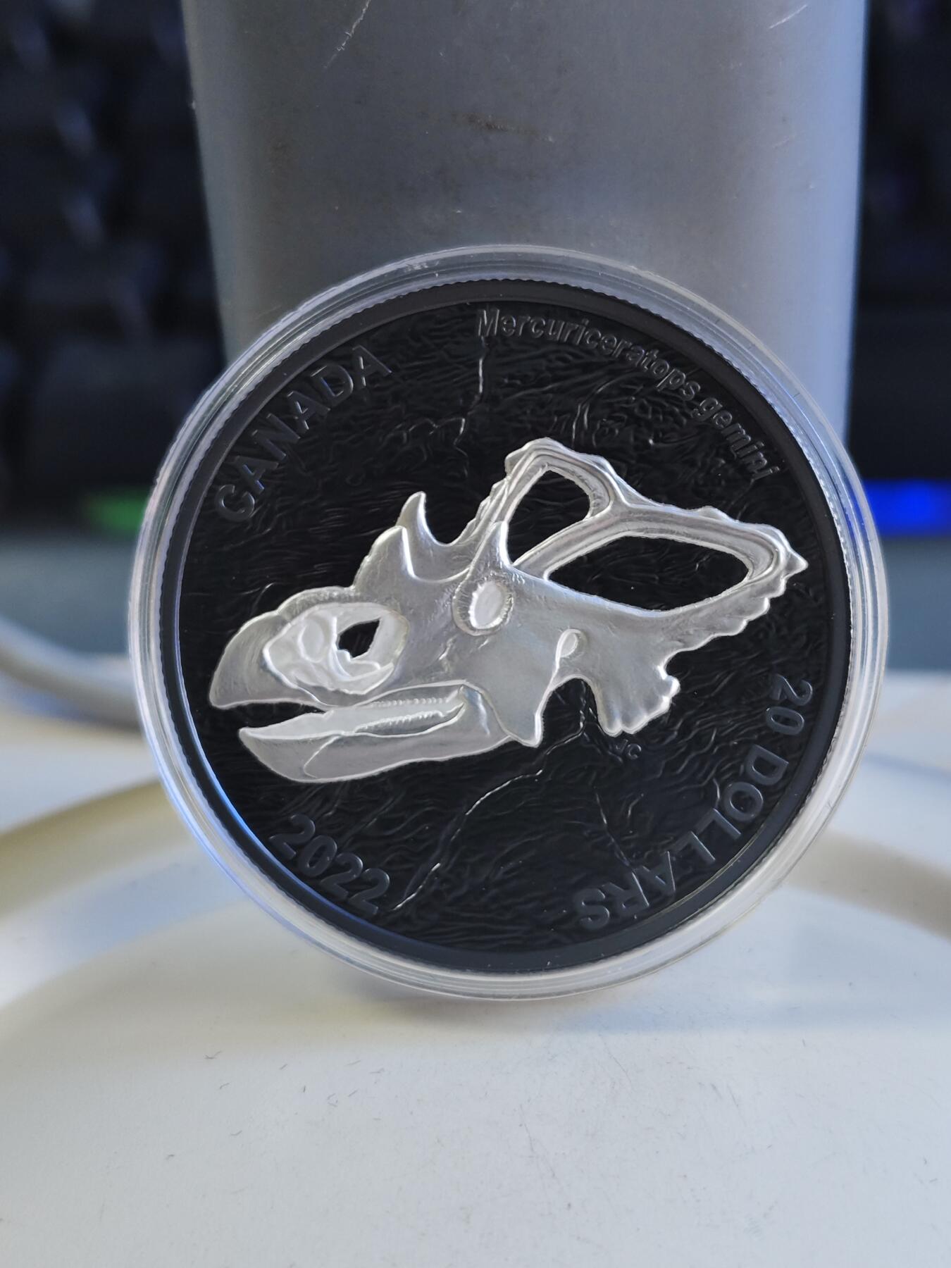 第179期拍卖【长期征集拍品】 加拿大2022年恐龙系列2墨丘利双子座角龙镀铑银币，9999银镀铑，发行10000枚