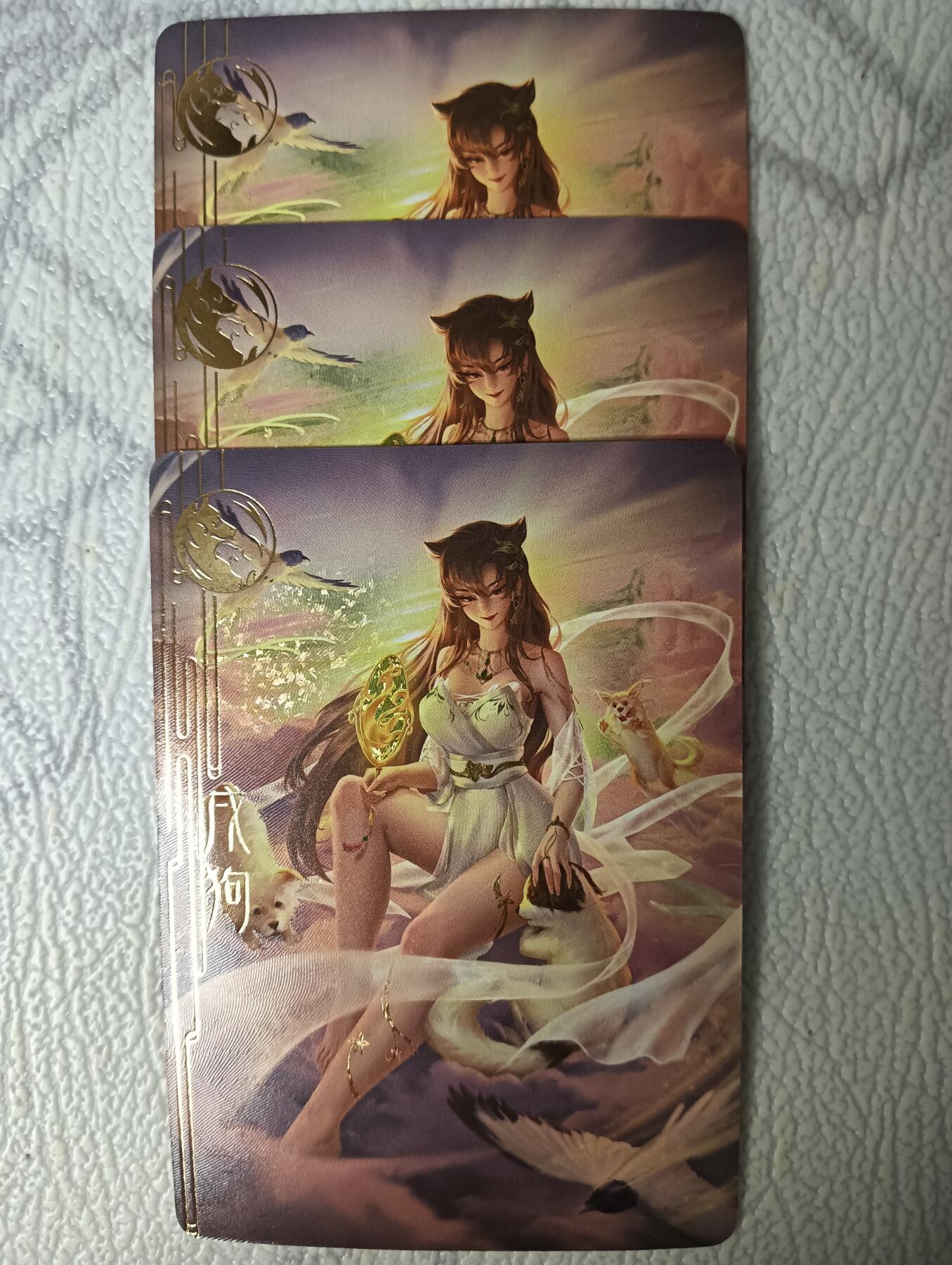 花开卡拍第44期（10月26号周日截拍，品控勿拍!!!拍品不寄存，运费5元，自制卡难免瑕疵，可能存在轻微撞角爆边等出厂瑕疵，品控介意勿拍！） 卡颜月色 生肖狗  钻闪 三渐变 第三变艺术版 共3张