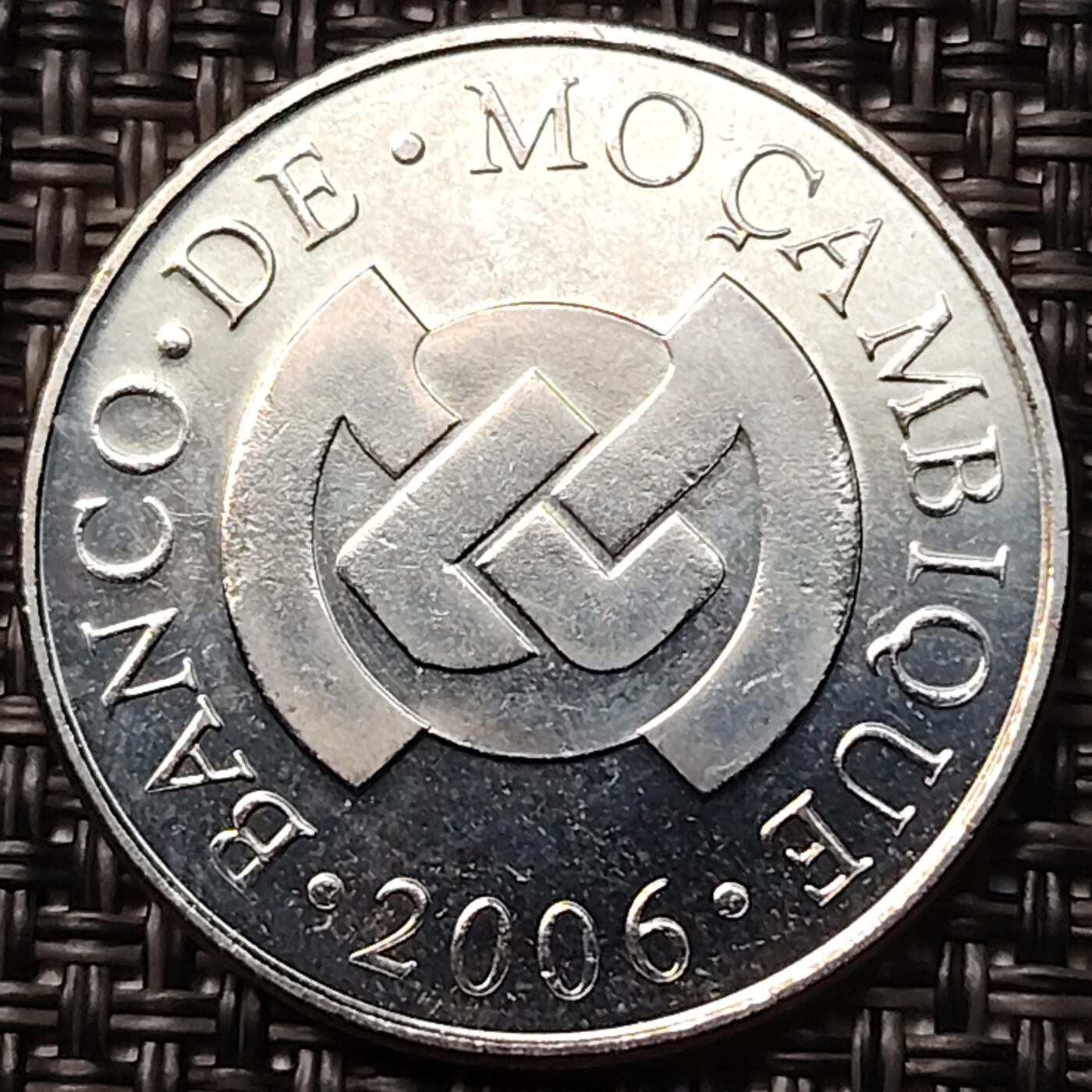 布加迪🐬～世界钱币(上海)🌾第 263 期 /  各国套币和散币 莫桑比克🇲🇿 2006年 5梅地卡 ~C5